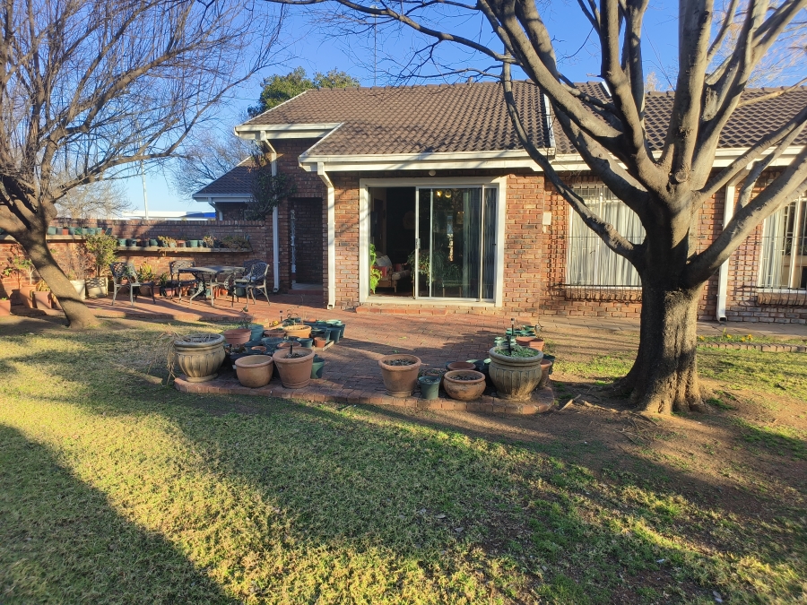 3 Bedroom Property for Sale in Miederpark North West